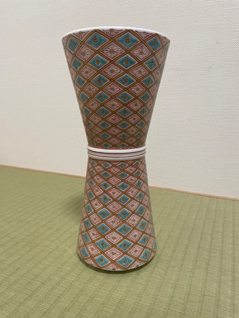 天皇皇后御用達　仁和窯（柿右衛門焼合資会社）　花瓶