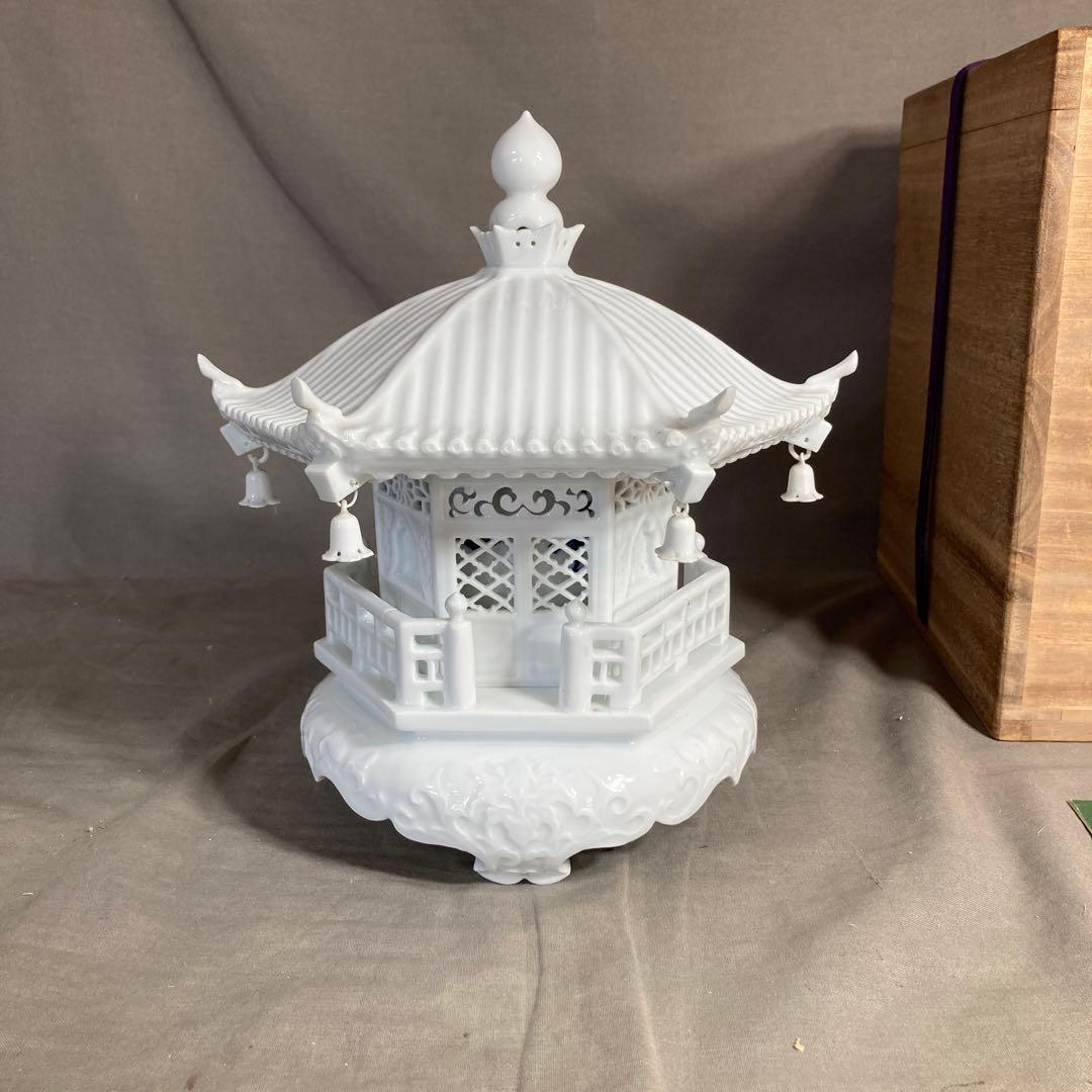 【杉原一壷】白磁彫刻の伝統　日本の名窯　杉原一壷作　白磁彫刻夢殿　照明灯置物