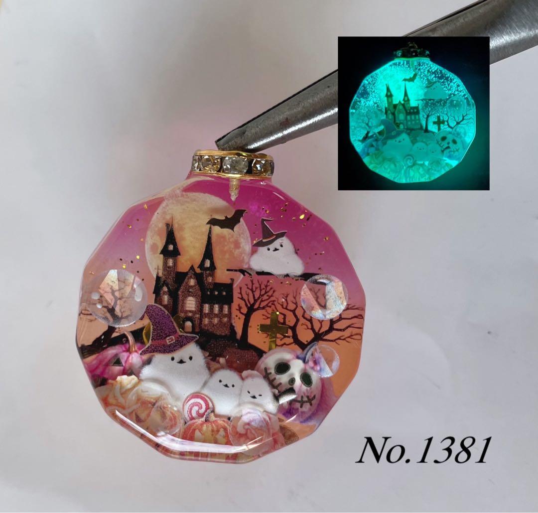 RUKURUKU/ハロウィンの夜のシマエナガ　蓄光　オルゴナイトネックレス