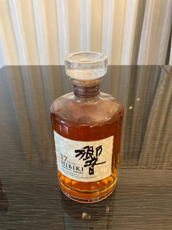 サントリー 響 17年 700ml 未開栓 外箱付