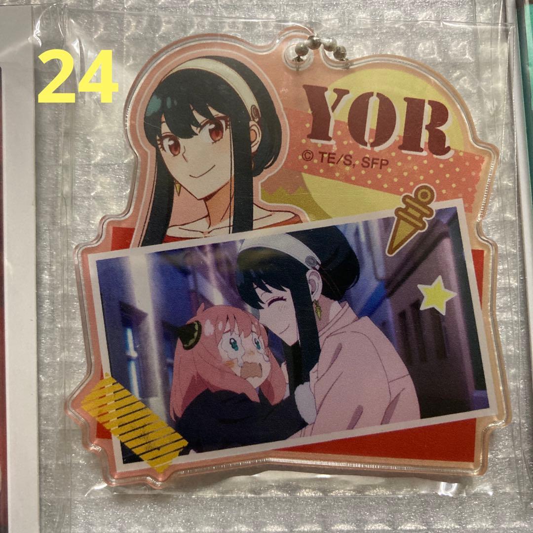 スパイファミリー　缶バッジ、アクリルキーホルダー等　２４点　まとめ売り