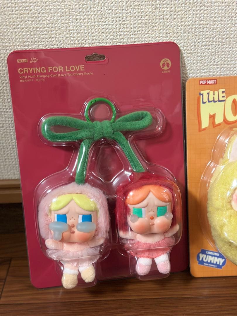 ポップマート ラブブ えび CRYBABY CHERRY めいぐるみペンダント