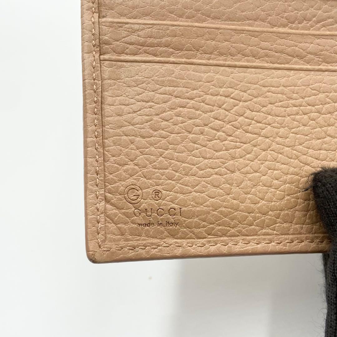 GUCCI インターロッキングG ダラーカーフ 二つ折り財布 ゴールド　ベージュ