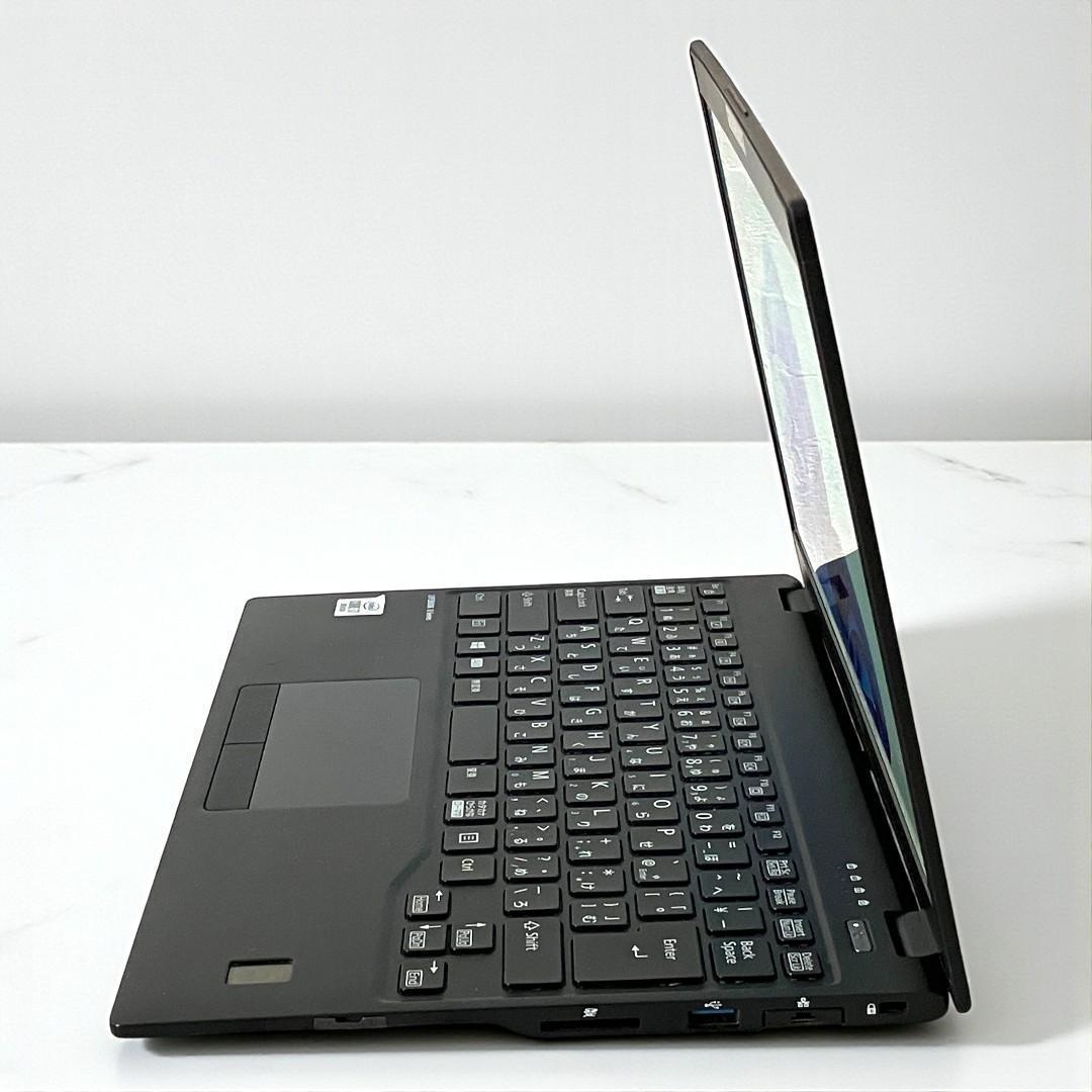 富士通U9310/D/第10世代/ノートパソコン/Core i7/メモリ16GB