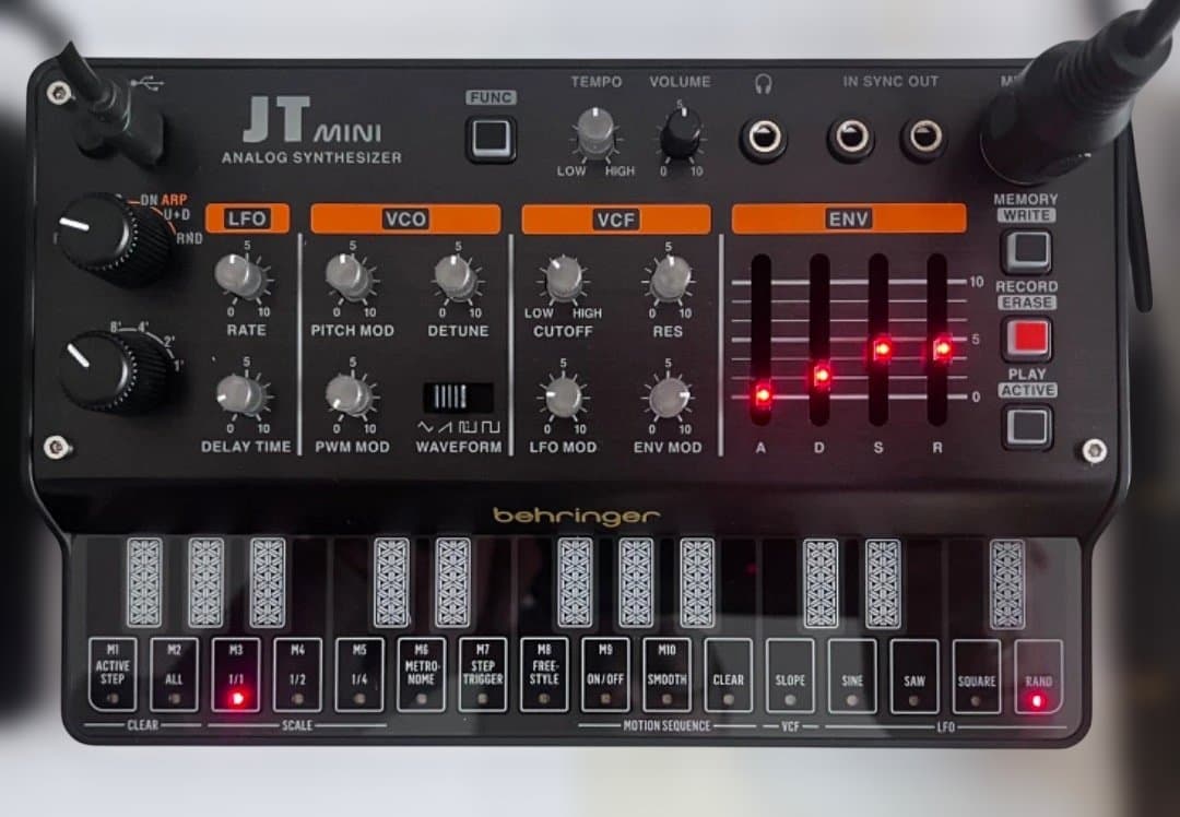 t*o様 BEHRINGER JT MINI アナログシンセサイザー・シーケンサ