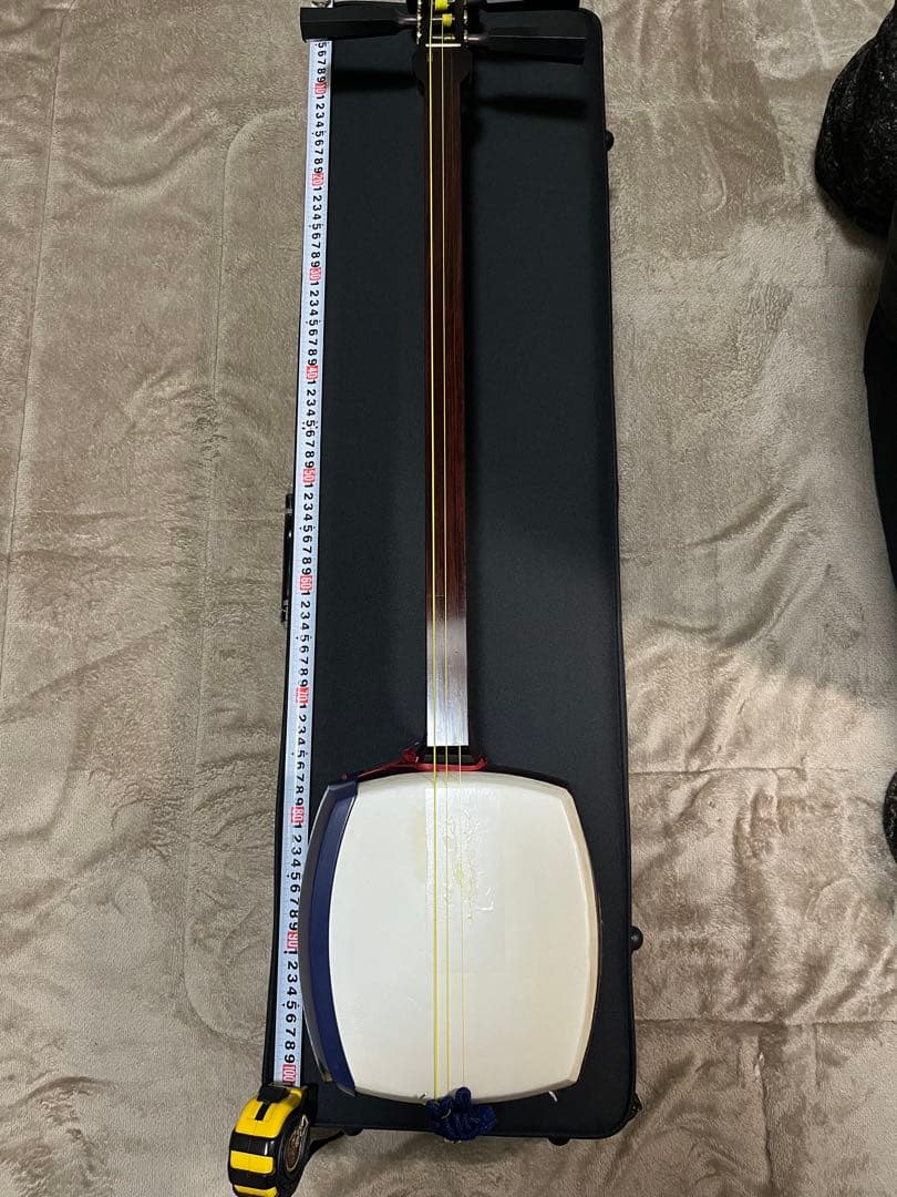 値下げしました。 津軽三味線 紅木 本鼈甲撥 超軽量ケース付き