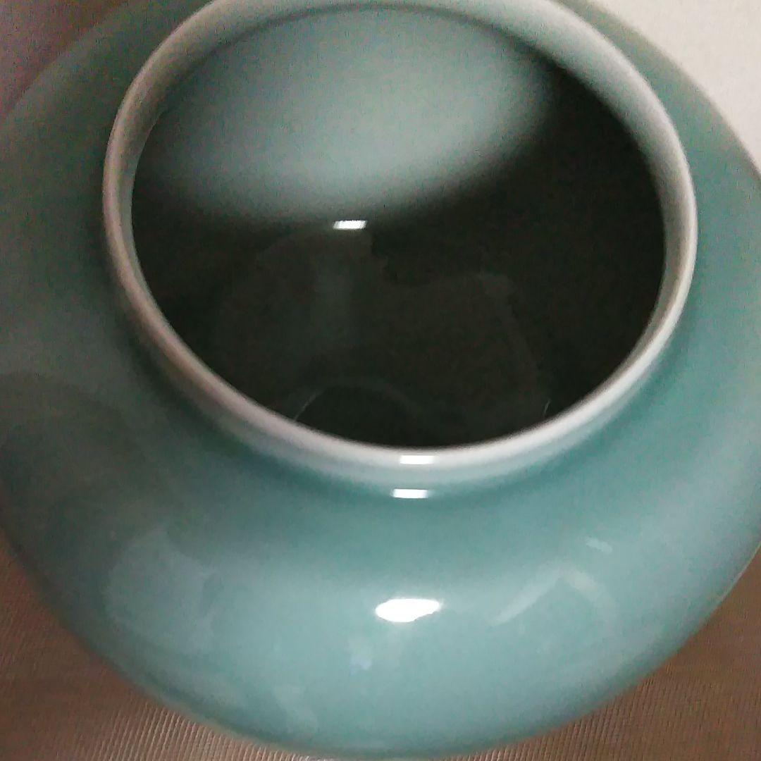 青磁の壺