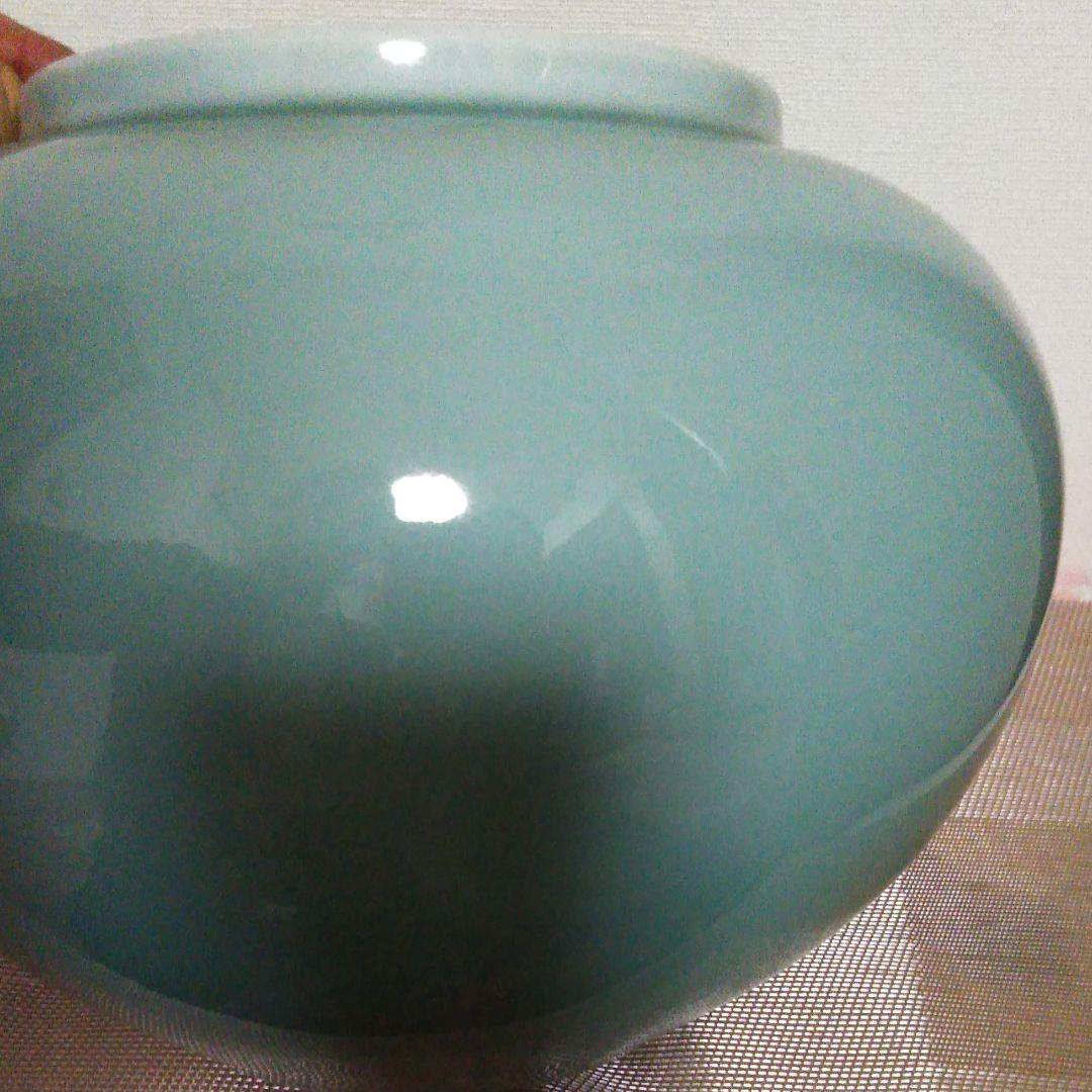 青磁の壺