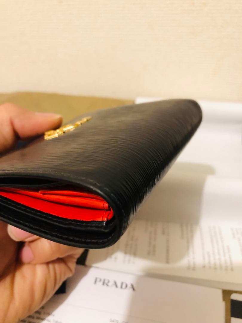 PRADA二つ折り財布 (ICチップ(RFID)搭載)