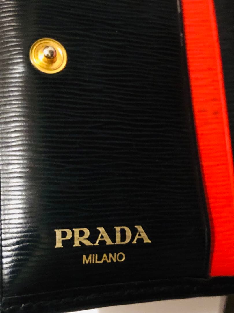 PRADA二つ折り財布 (ICチップ(RFID)搭載)