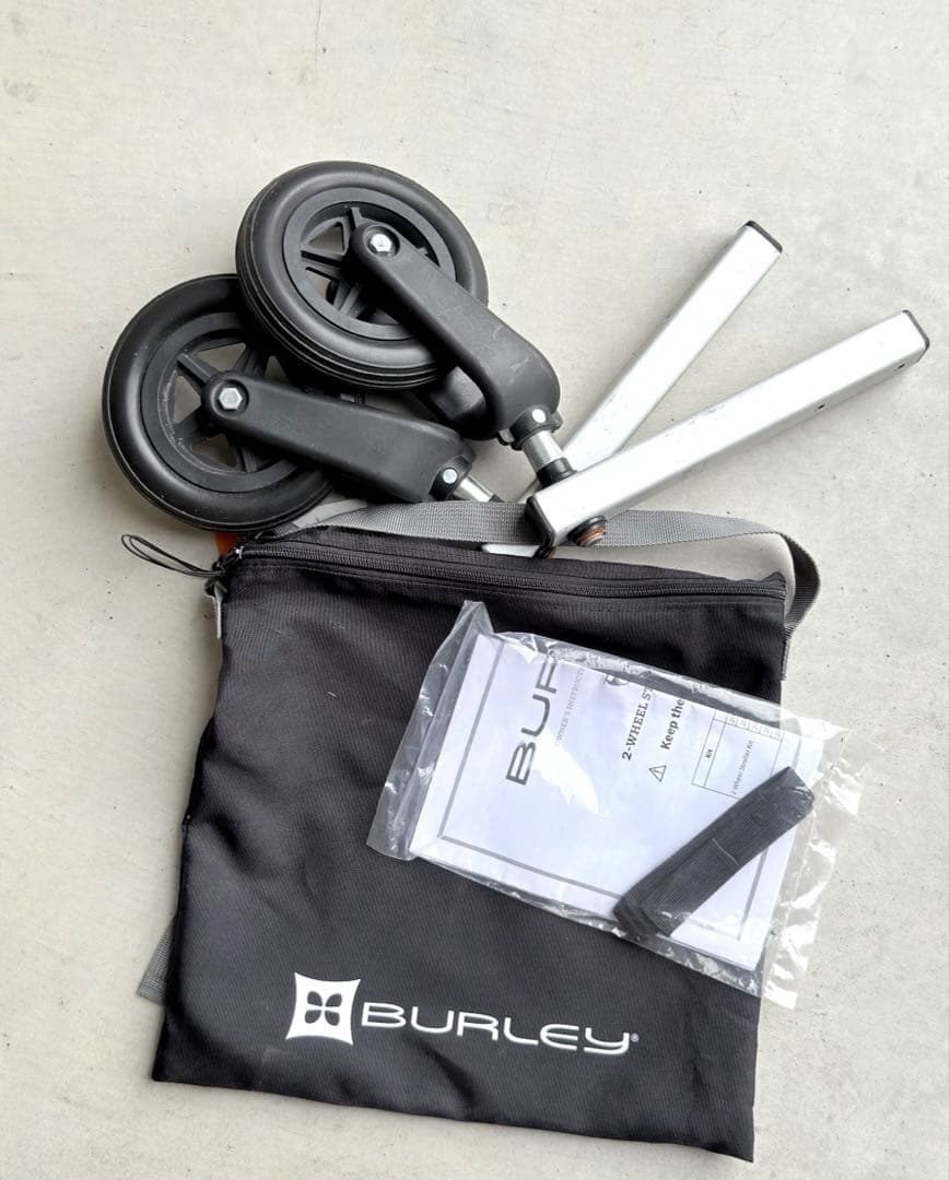 burley D’lite2 2人用トレーラー + 付属品