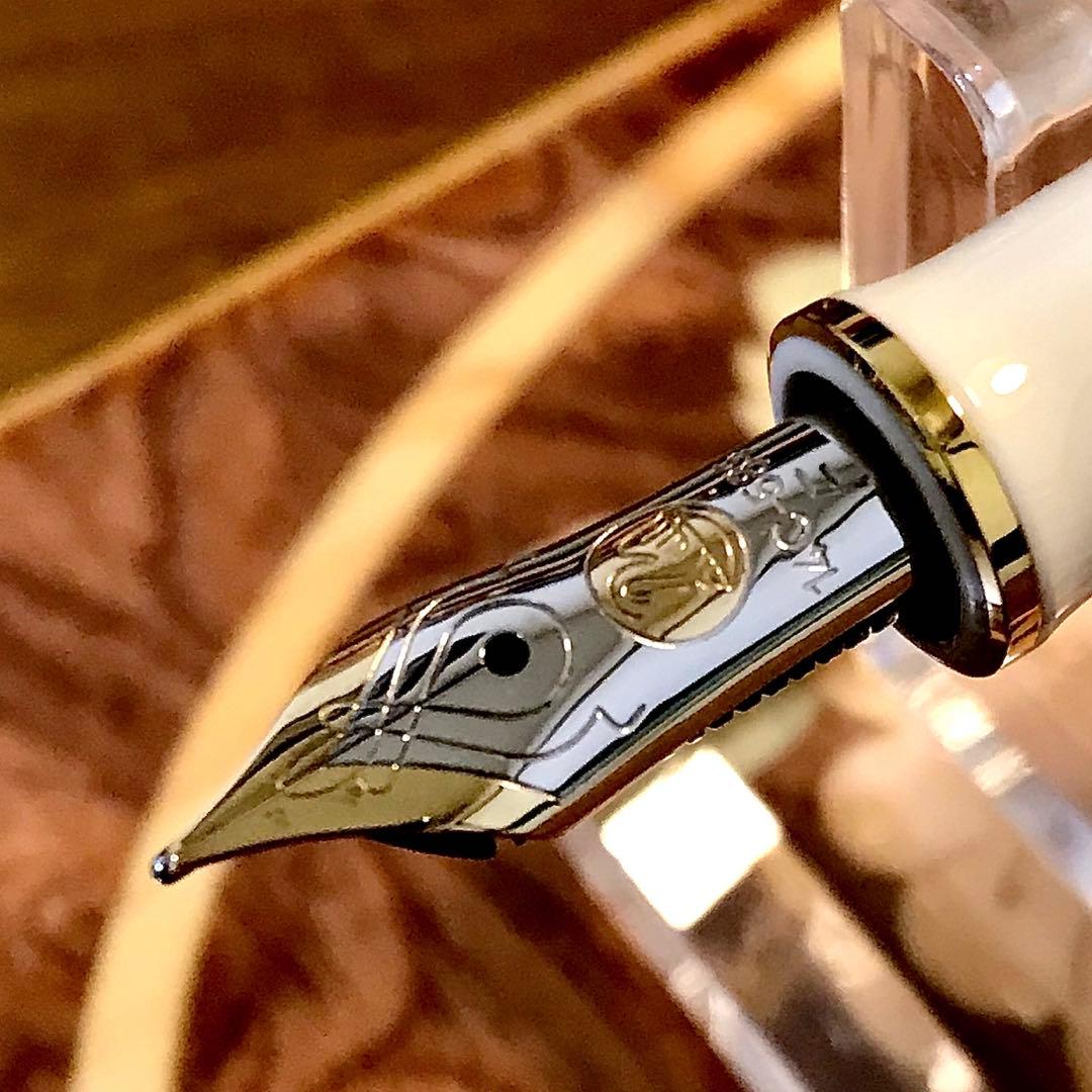 ☆ほぼ新品☆素晴らしいペリカン万年筆M400（Ｆ)ホワイトトータス