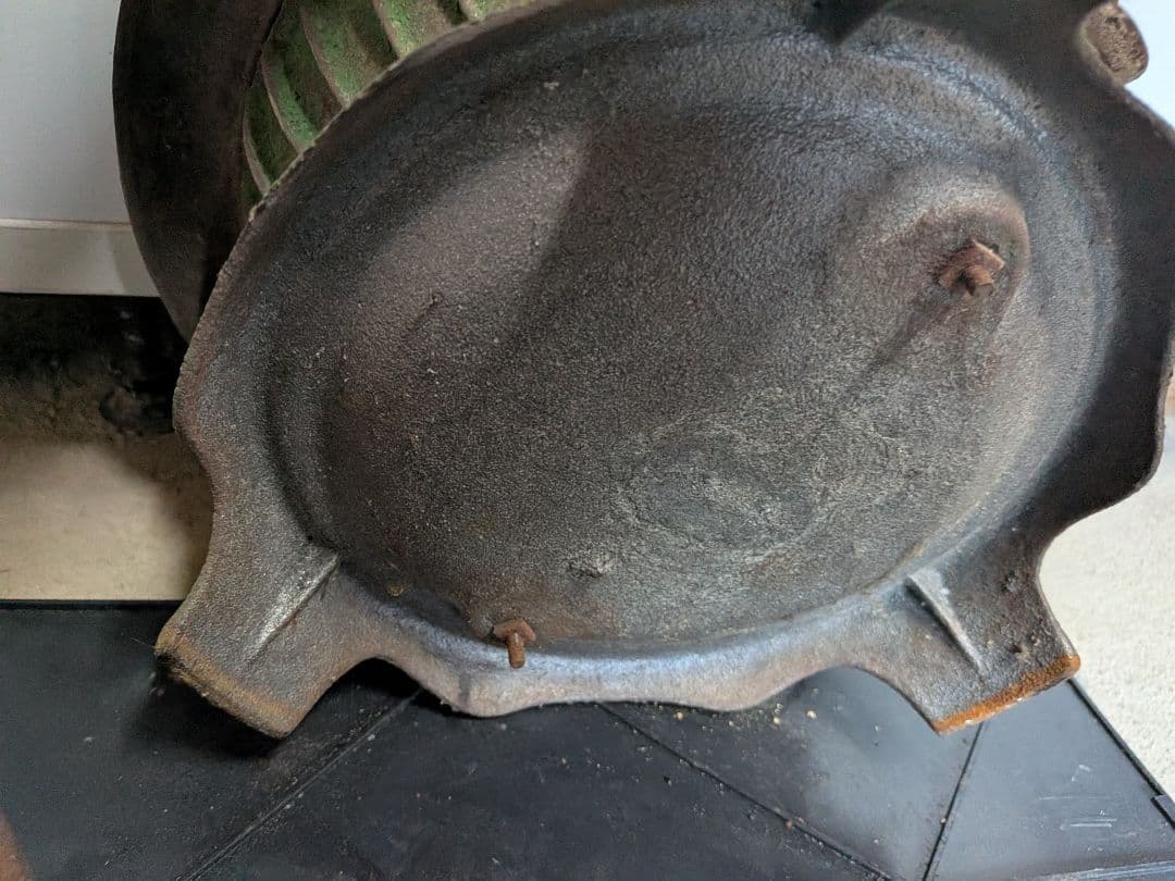 緑色の鋳鉄製薪ストーブ　だるまストーブ　レトロ　ミニサイズ