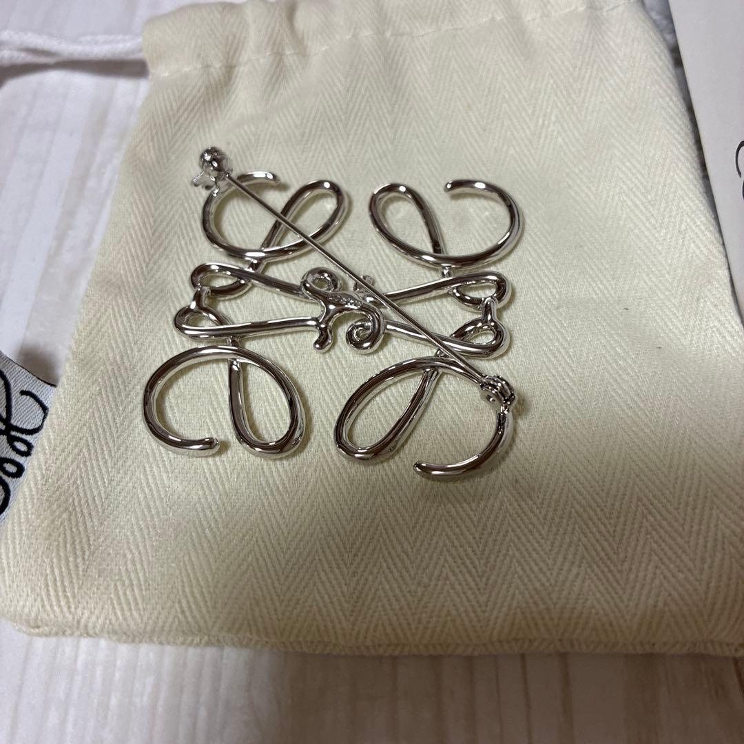 LOEWEアナグラムブローチ　シルバー