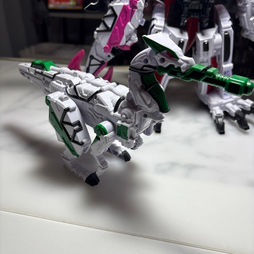 最終価格！！韓国版　キョウリュウジャーブレイブ　ロボ