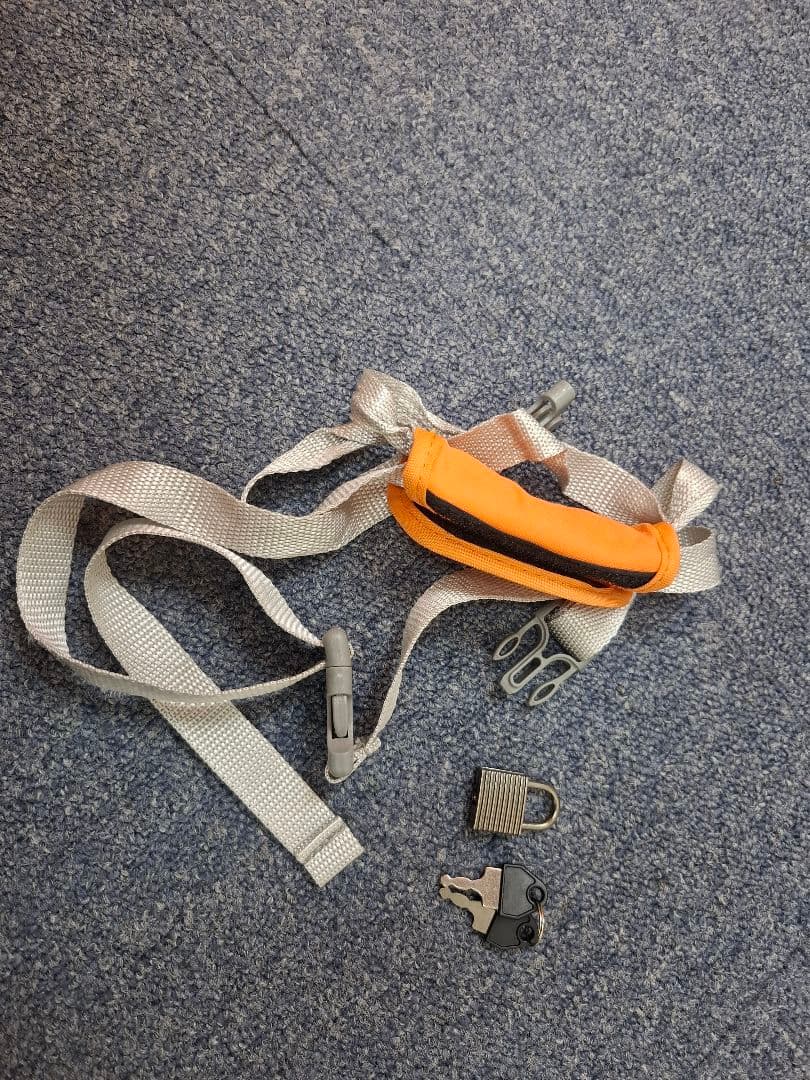 Dudode 子供が乗れるキャリーケース　白×黒