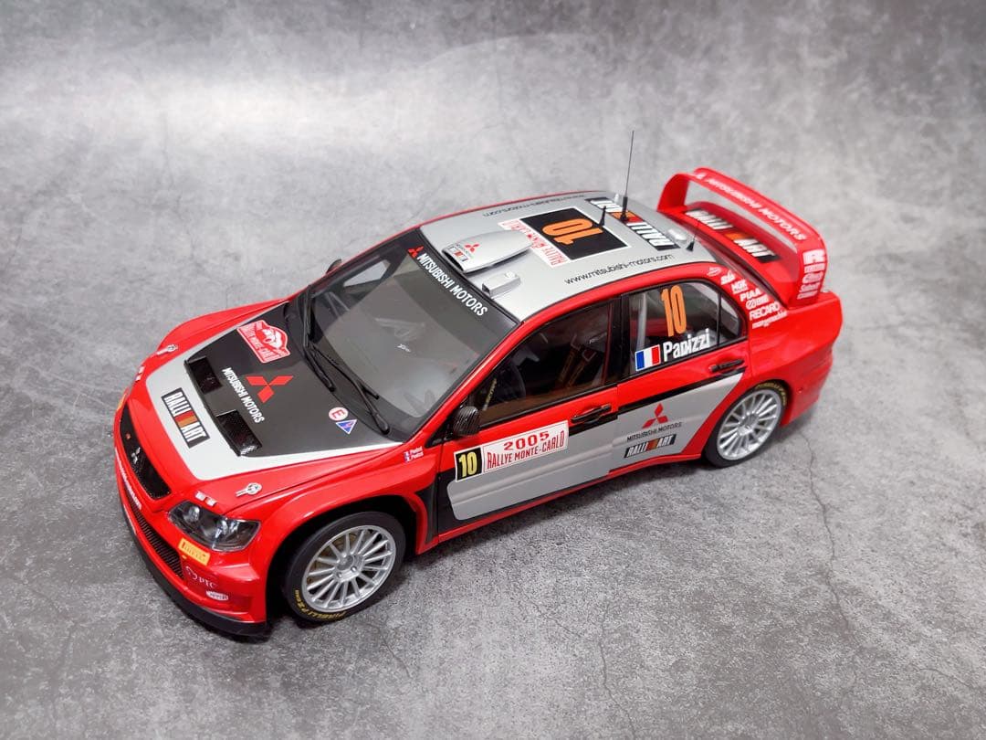 オートアート1/18 三菱ランサー WRC05 PANIZZI ＃10
