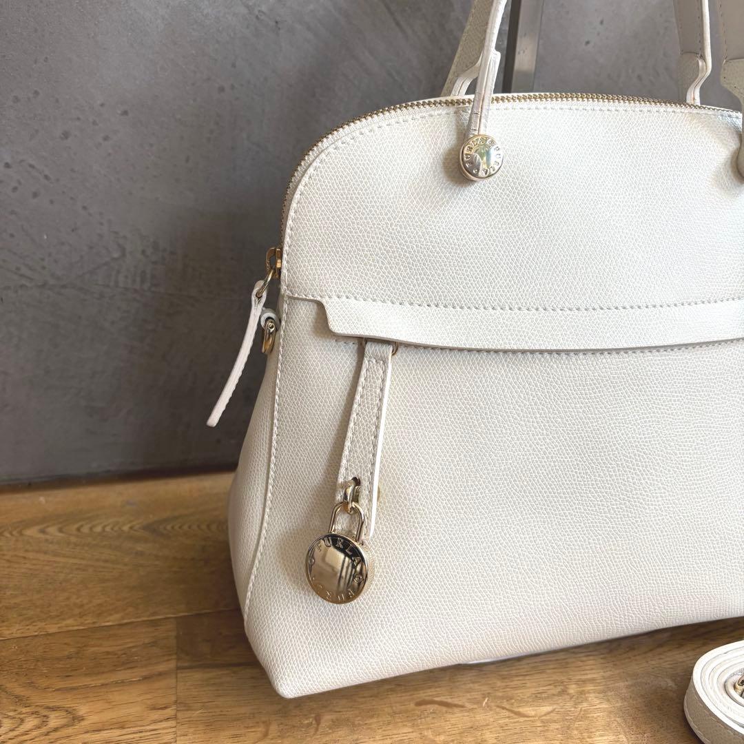 よっぴたん 　FURLA フルラ　パイパー　白　ホワイト　ショルダーバッグ
