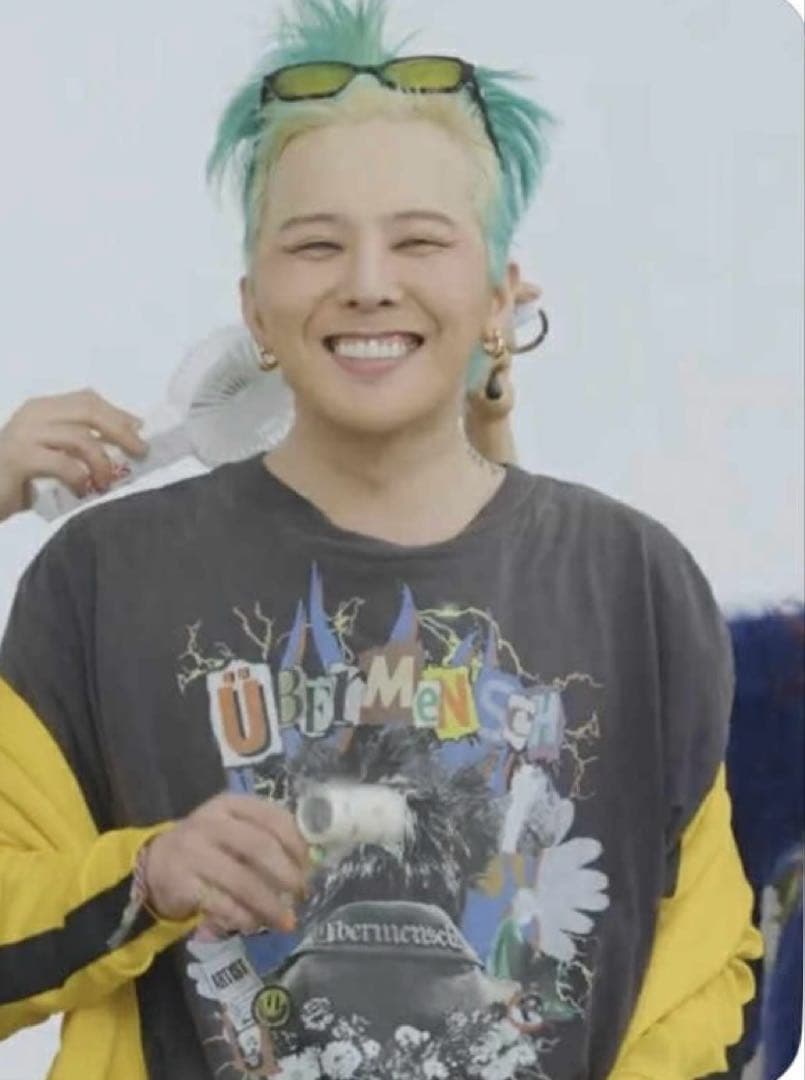 アイドル WORLD TOUR T-SHIRT G-DRAGON 2025