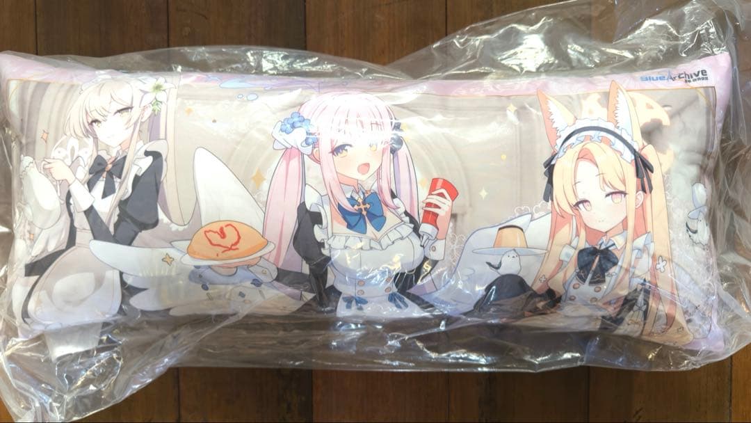 韓国　ブルアカカフェ　メイド　ブルーアーカイブ　ロングクッション