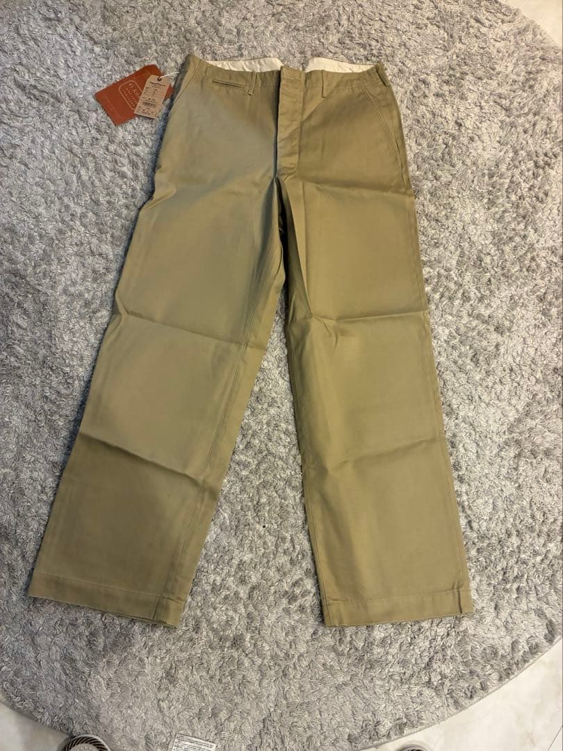 Studio Dartisan ベージュ チノパン