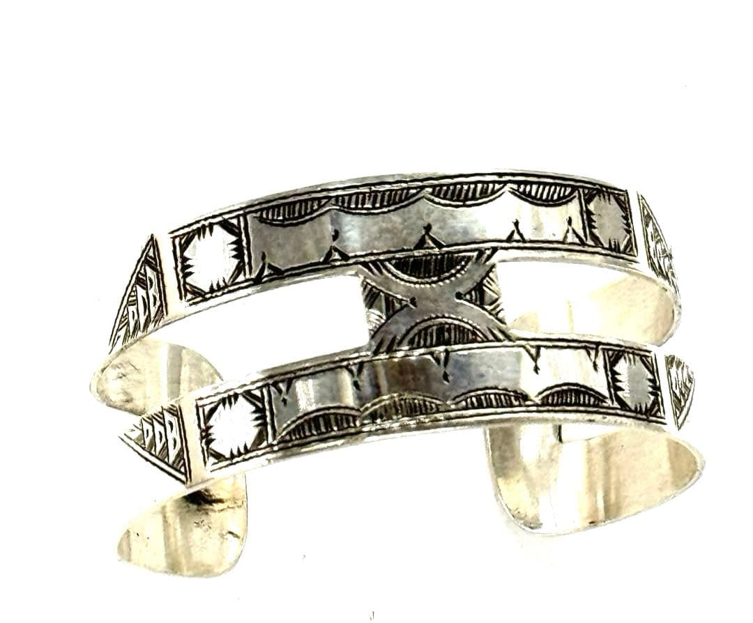 サハラ砂漠　トゥアレグ族　ハンドメイド　シルバーバングル