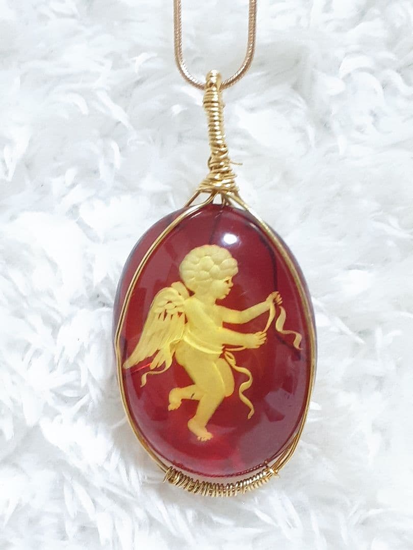 土日限定価格！琥珀　レッドアンバー　インタリオ彫刻ペンダント　　ネックレス