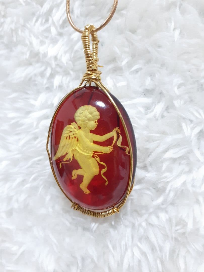 土日限定価格！琥珀　レッドアンバー　インタリオ彫刻ペンダント　　ネックレス