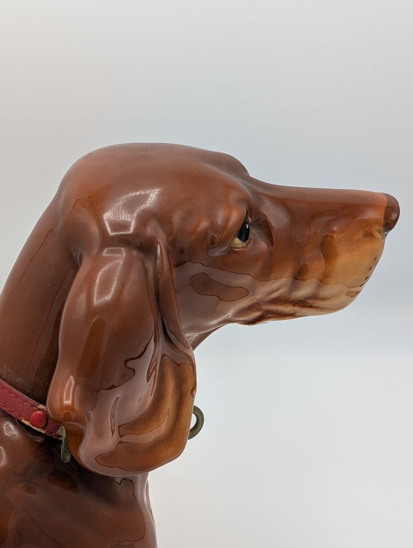 陶器 犬の彫刻 茶色 首輪付き