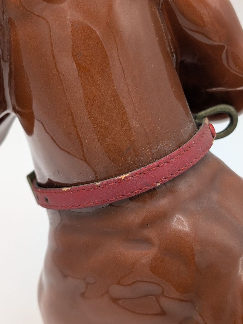 陶器 犬の彫刻 茶色 首輪付き