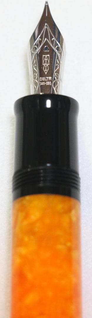 超貴重　デルタ（DELTA）ドルチェヴィータ　MIDサイズ万年筆　中古品