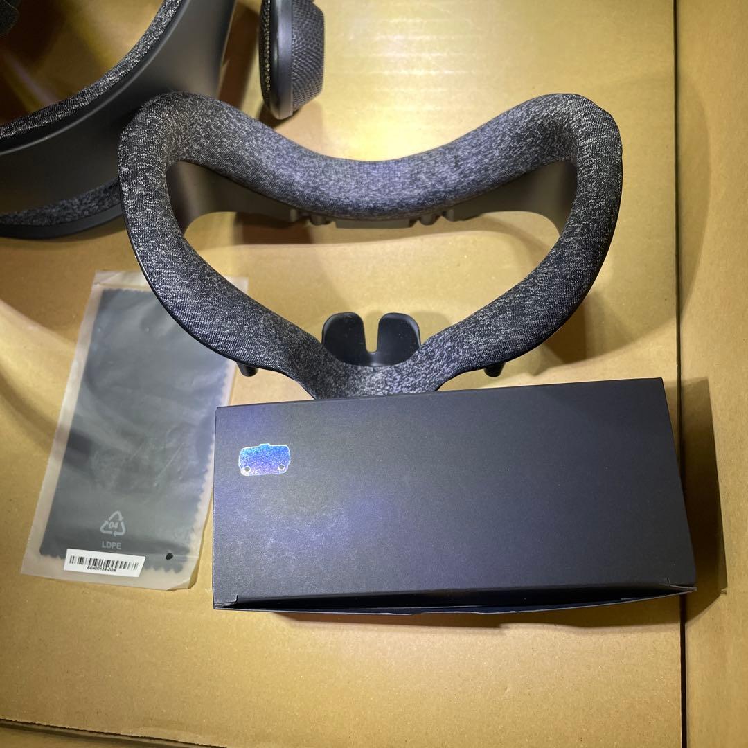 未使用に近い　VALVE INDEX VRヘッドセットと付属ケーブル