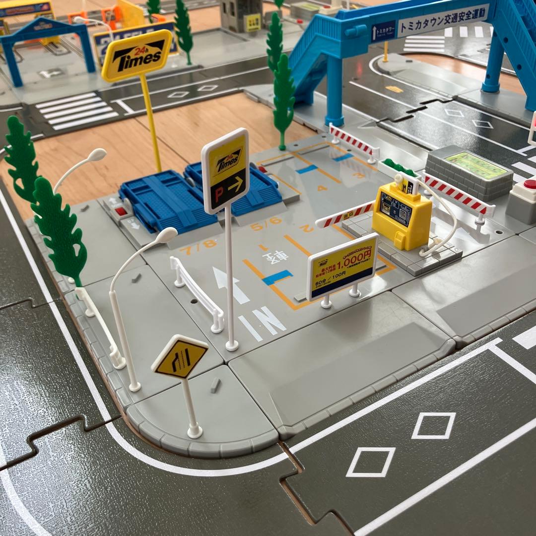 トミカタウン 洗車場 交番 駐車場 信号機×2 歩道橋 つながる道路