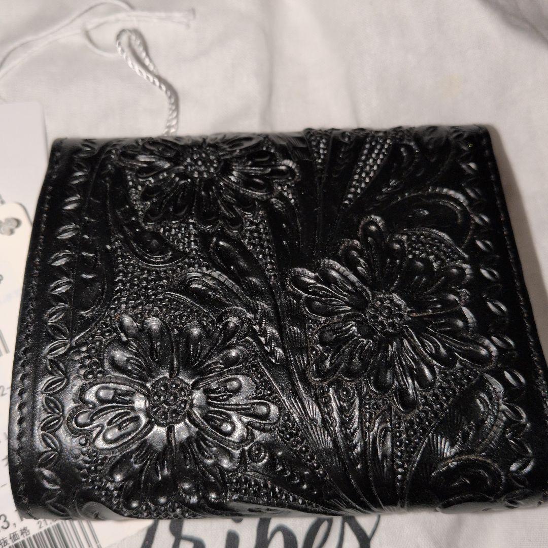 黒 花柄エンボス 二つ折り財布 O-F