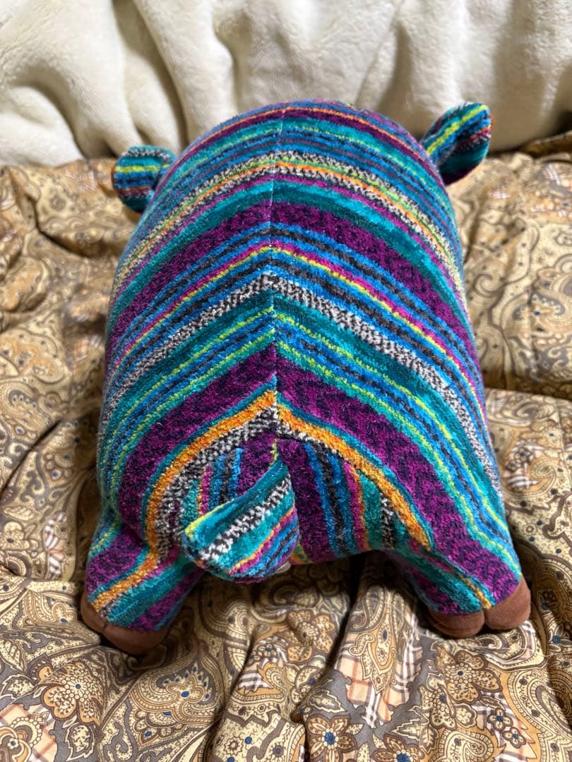 カラカラのイノシシ型ぬいぐるみ