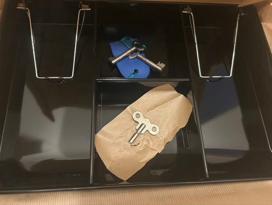 新品未使用品　 ヤマト金属　金庫レトロ アンティーク黒色は一つしかありません