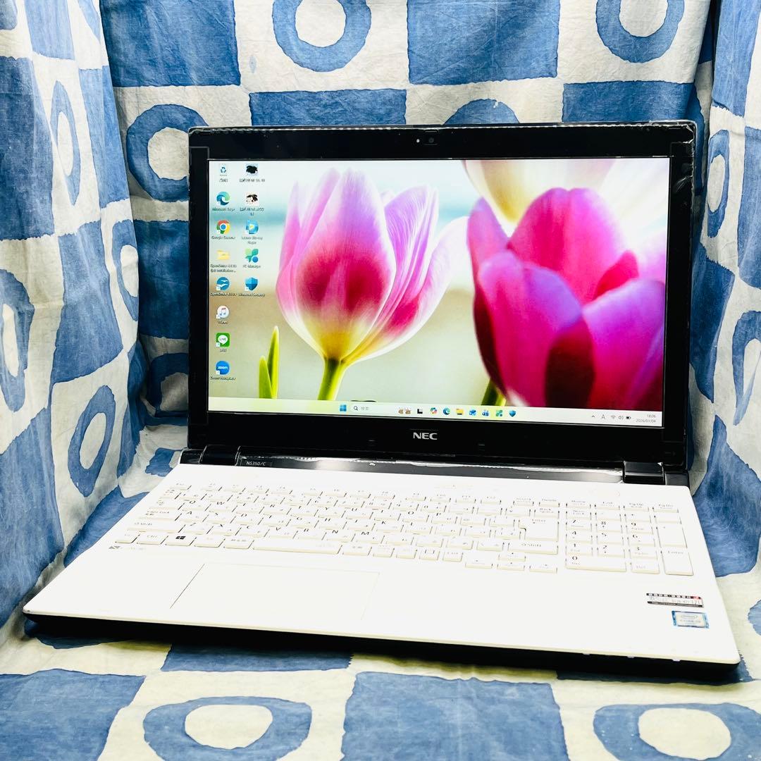 綺麗ブルーレイ！快適SSD☆爽やか白ノートパソコン♪カメラ付！Windows11