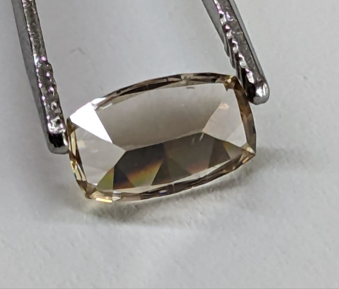ハーツレンジ産 天然ジルコン 2.5ct ルース
