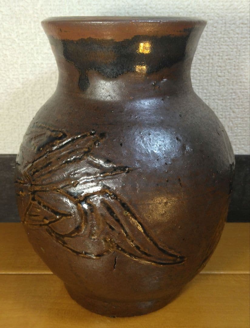 人間国宝 金城次郎 壷屋焼 黒花瓶 栞 共箱 美品完品 魚紋2 大珍品 希少品