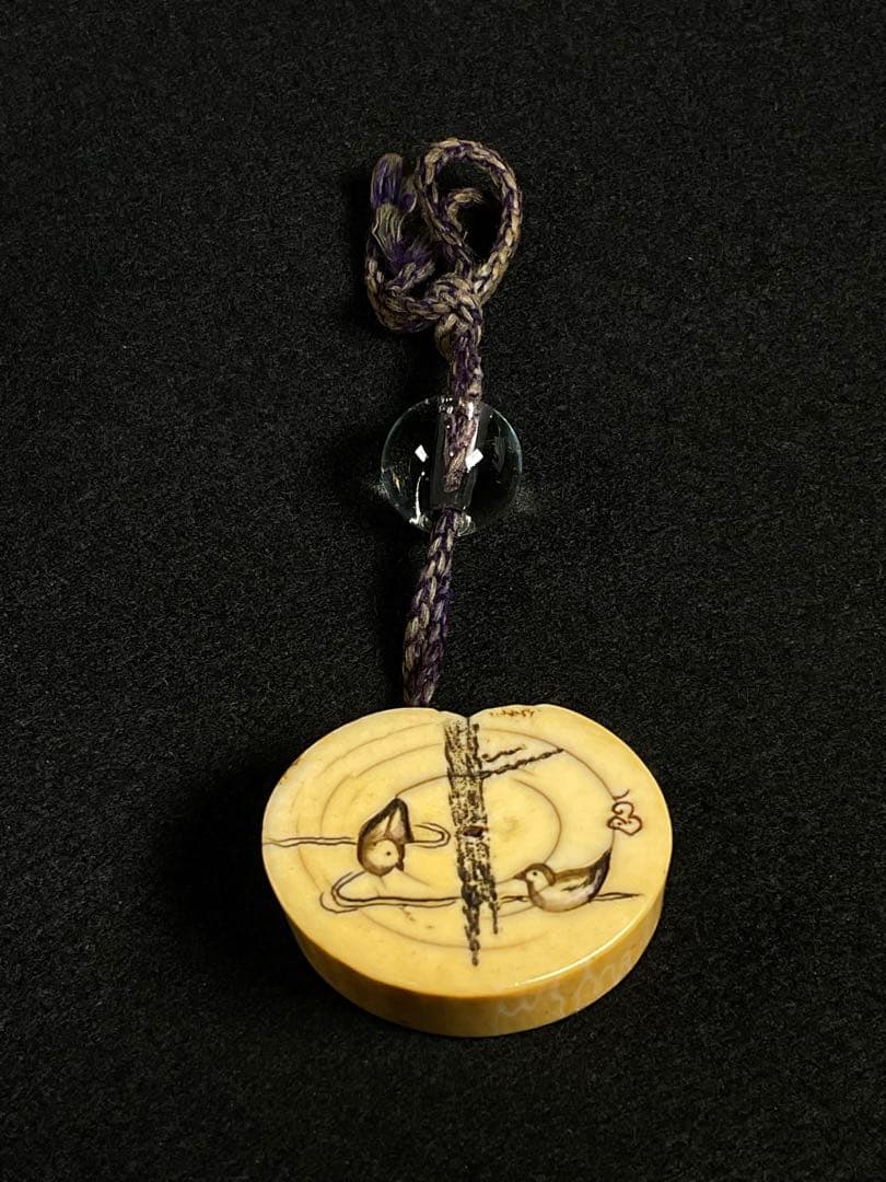 根付　提げ物　水鳥の図　トンボ玉緒締　饅頭根付