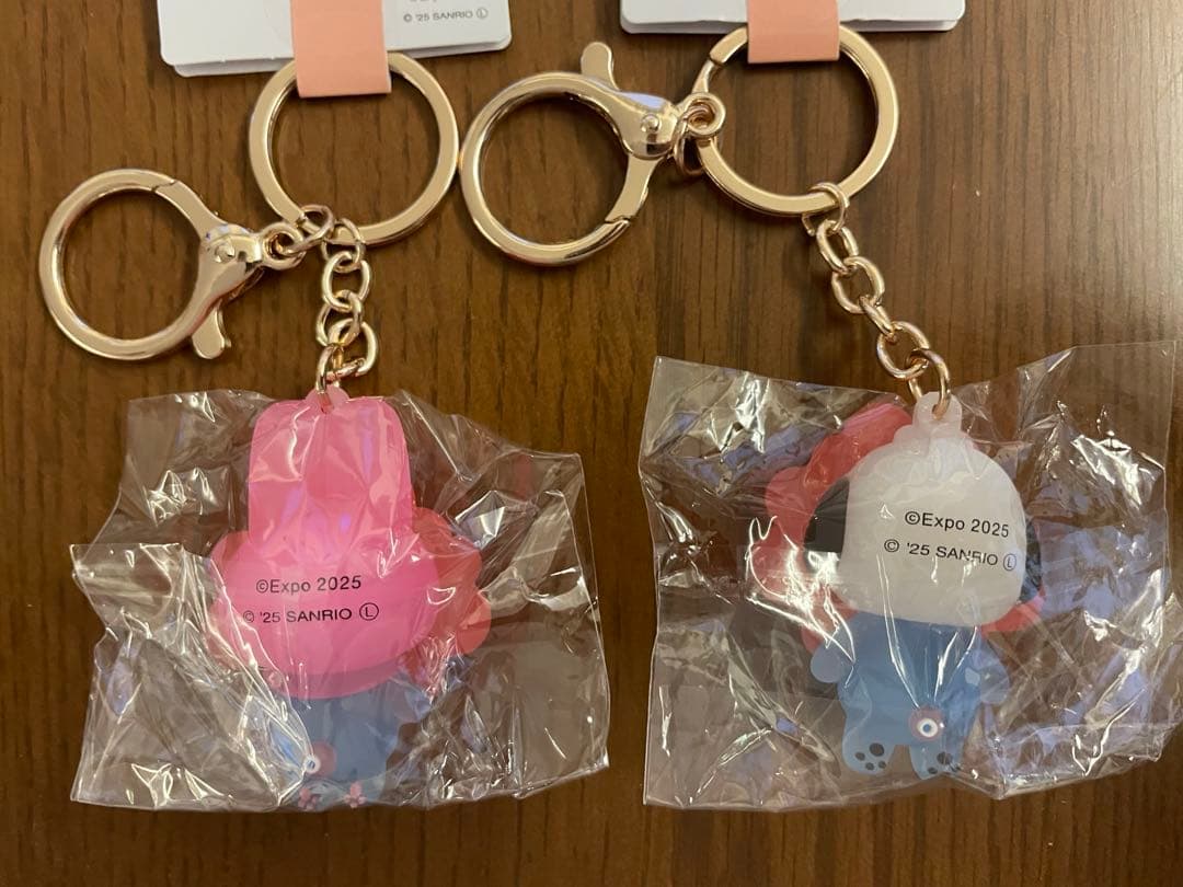 【未開封品】万博 ミャクミャク サンリオ なりきり キーホルダー クリアカラー