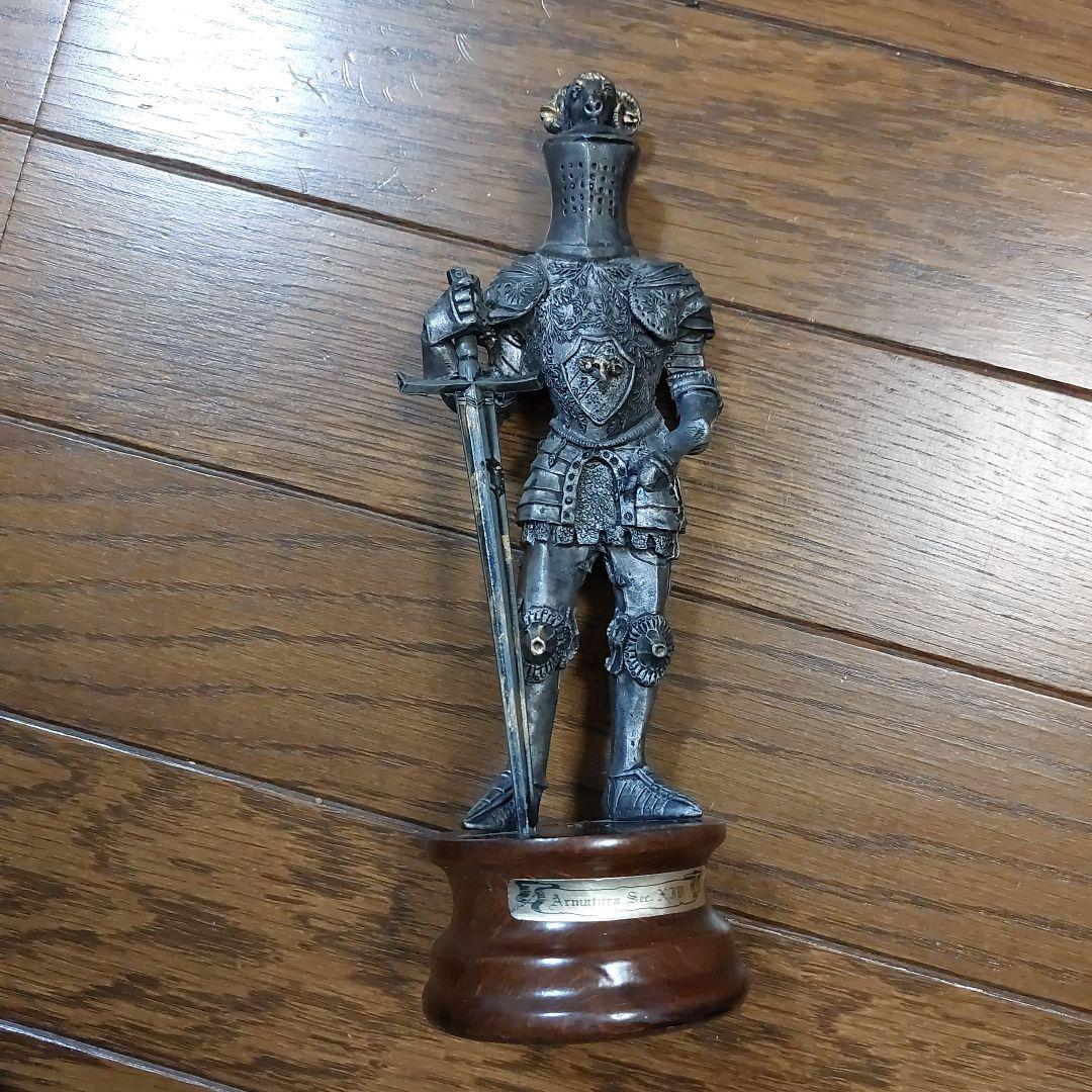 「値下げ」騎士像 金属製 木製台座付き 約20cm
