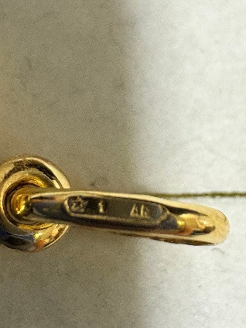 750 (K18) UNOAERRE 犬モチーフ　ペンダントトップ