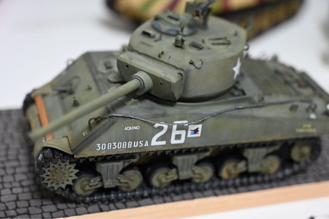 1/35 M4A3E2戦車＋フィギュア2体　セット