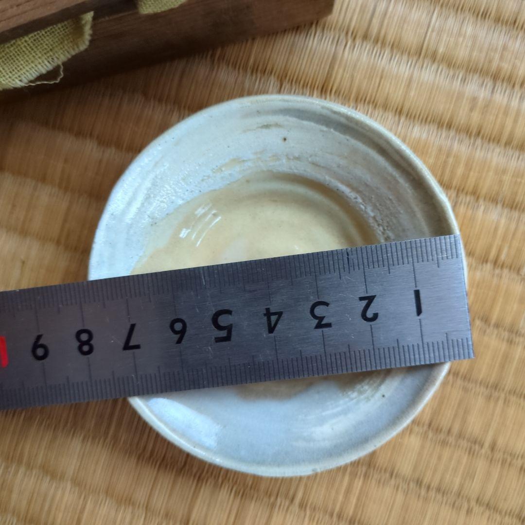 クリーム色の陶器皿 木箱付き　萩焼　酒器　骨董品