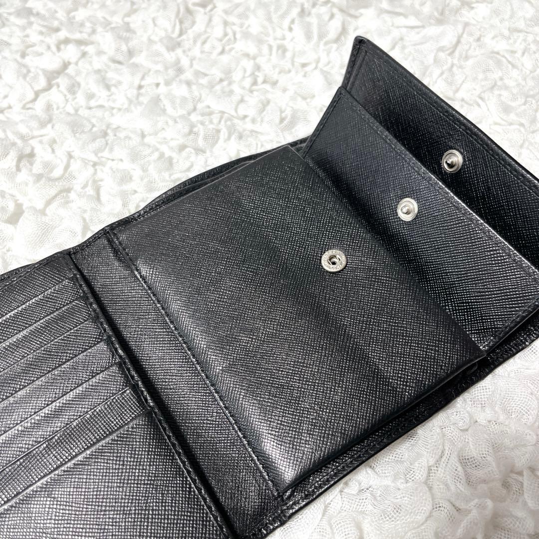 PRADA 三つ折り財布 ブラック　サフィアーノレザー　三角　トライアングル
