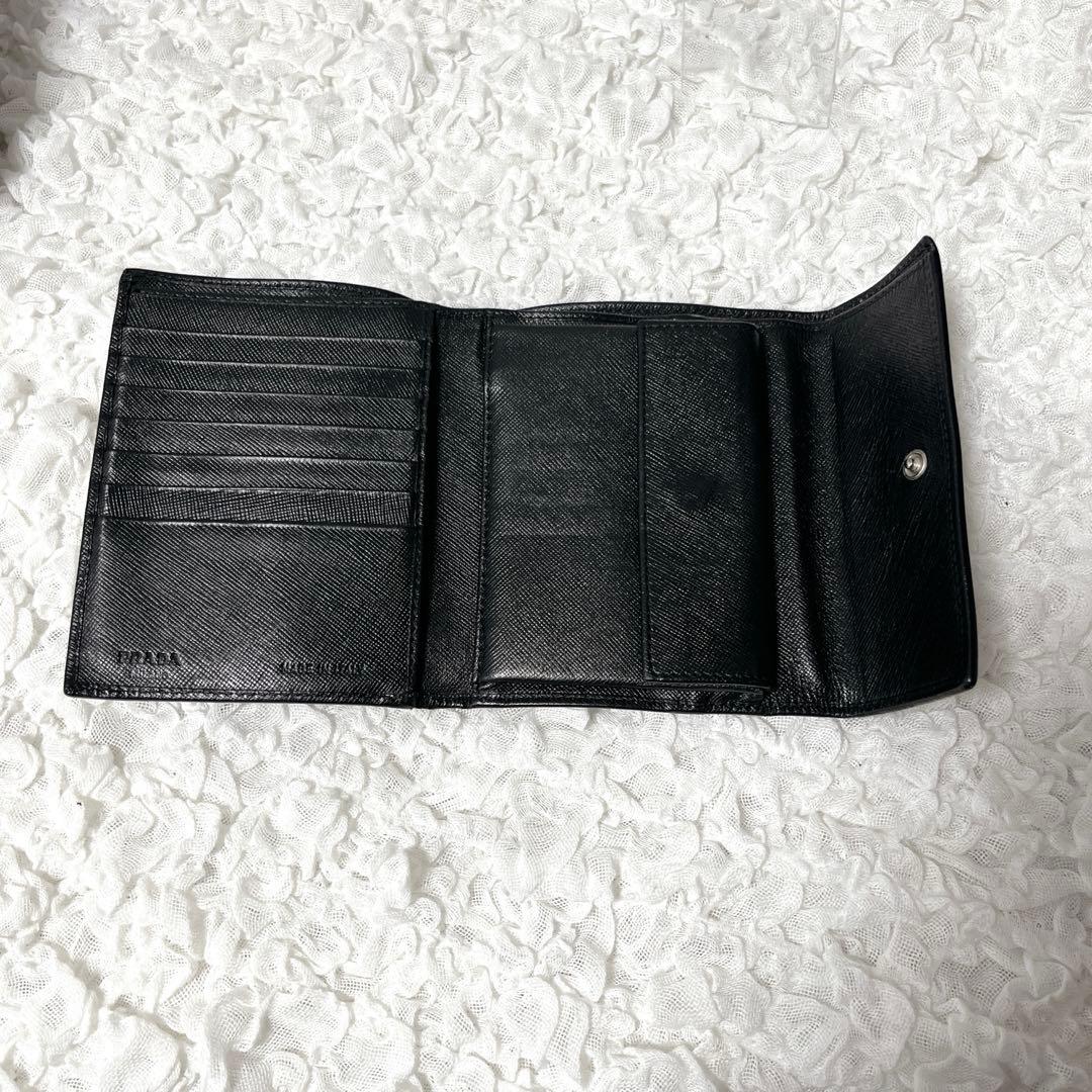 PRADA 三つ折り財布 ブラック　サフィアーノレザー　三角　トライアングル