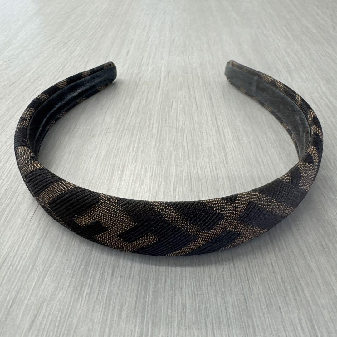 FENDI ロゴ入りヘアバンド ブラック・ゴールド