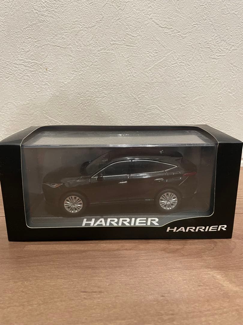 TOYOTA ハリアー カラーサンプル ミニカー ホワイト