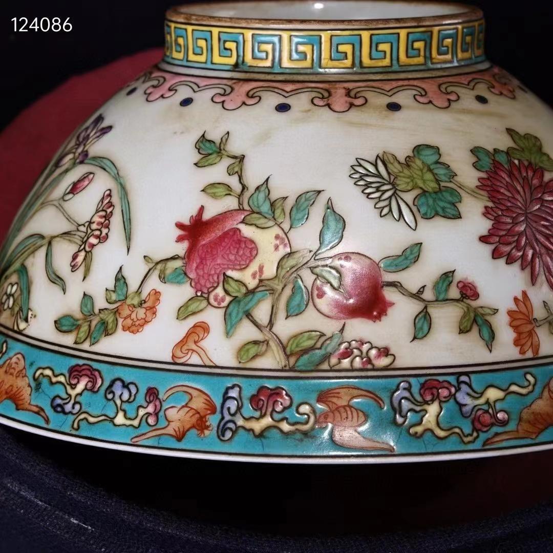 中国古美術・珍品旧蔵・純手描き·粉彩磁器ボウル·箱付・置物・食器・観賞瓶・文房具